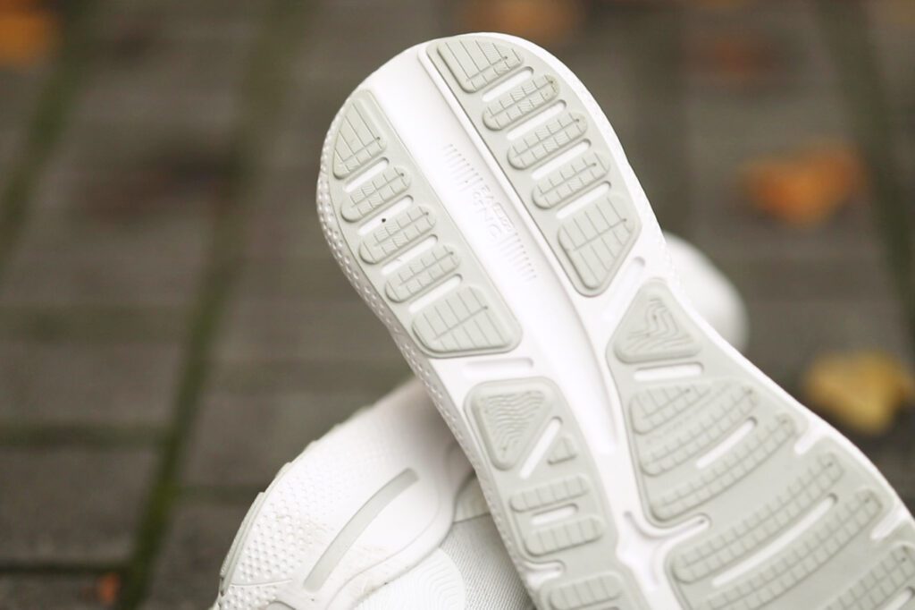 بروکس گاست مکس brooks ghost max کد 1203951B124